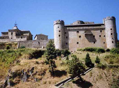 Peubla de Santabria city walls